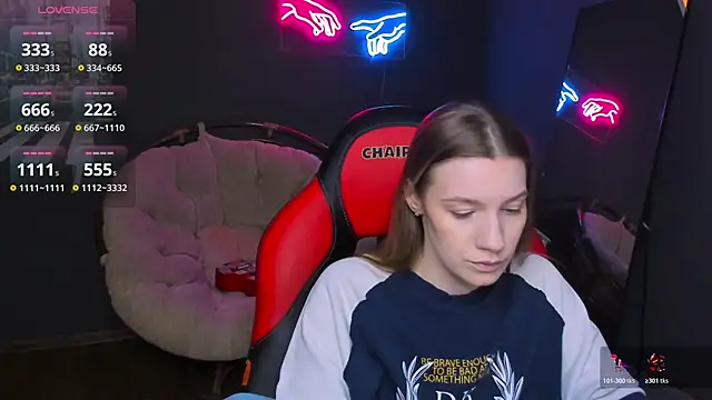 Vanessa  Lui online show from April 3, 4:16 pm