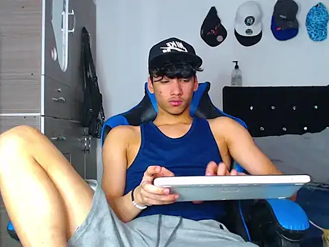 Snapshot of Lyam_Russo chatting on February 27, 8:53 pm Lyam Russo online show from February 27, 8:53 pm