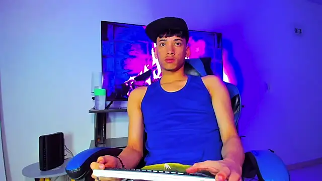 Snapshot of Lyam_Russo chatting on March 18, 8:39 am Lyam Russo online show from March 18, 8:39 am