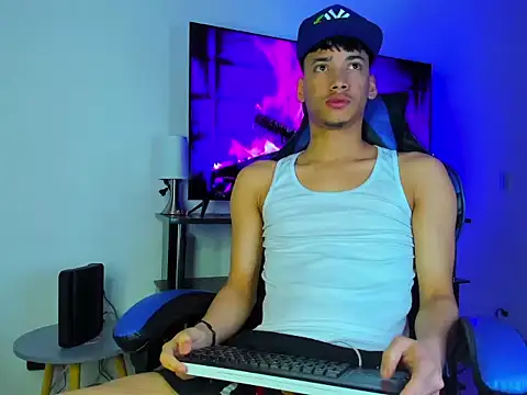 Snapshot of Lyam_Russo chatting on March 20, 6:51 am Lyam Russo online show from March 20, 6:51 am