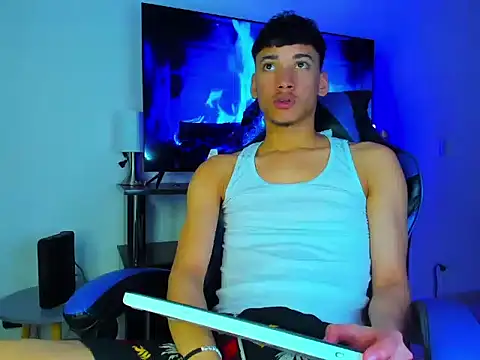 Snapshot of Lyam_Russo chatting on March 21, 5:56 am Lyam Russo online show from March 21, 5:56 am