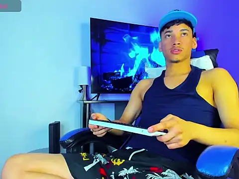 Snapshot of Lyam_Russo chatting on March 27, 5:13 am Lyam Russo online show from March 27, 5:13 am