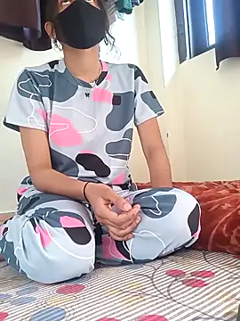 Snapshot of queen_roni chatting on February 16, 10:55 am queen roni online show from February 16, 10:55 am