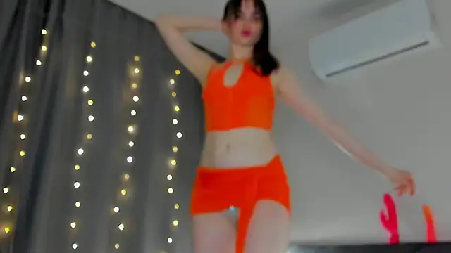 megann fox2 online show from April 26, 4:48 pm