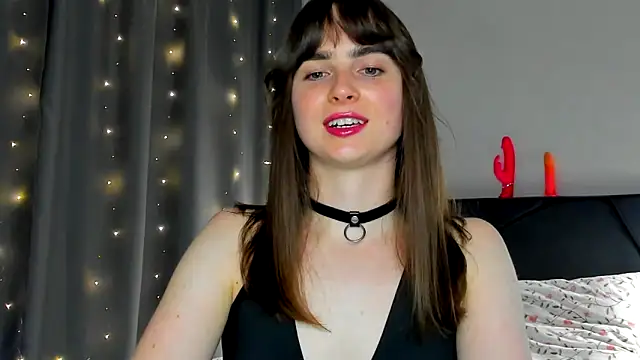 Snapshot of megann_fox2 chatting on May 12, 3:42 pm megann fox2 online show from May 12, 3:42 pm