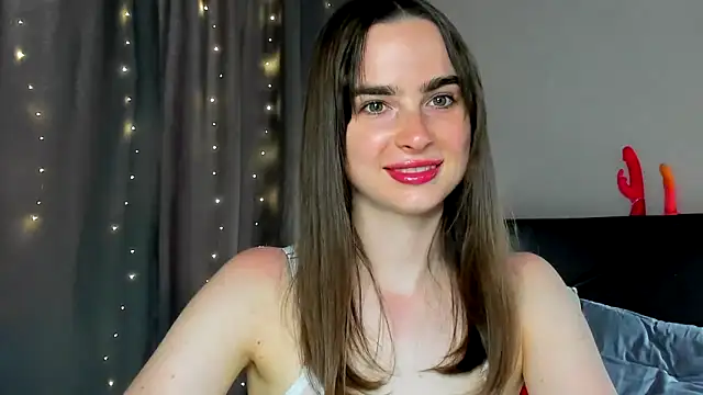 Snapshot of megann_fox2 chatting on June 5, 4:45 pm megann fox2 online show from June 5, 4:45 pm