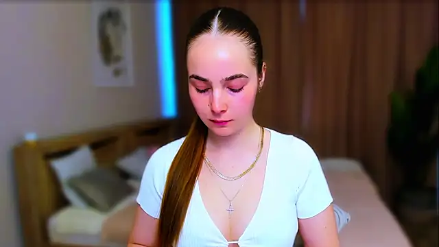 Maddy Wood  online show from April 5, 11:18 am