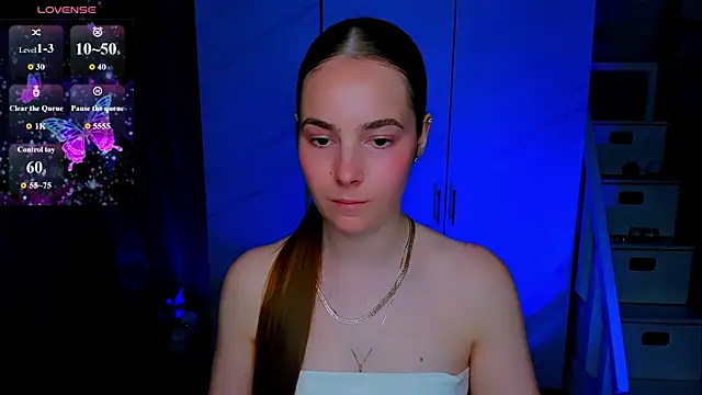 Maddy Wood  online show from June 7, 4:00 pm