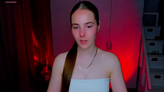 Maddy Wood  online show from June 8, 3:56 pm
