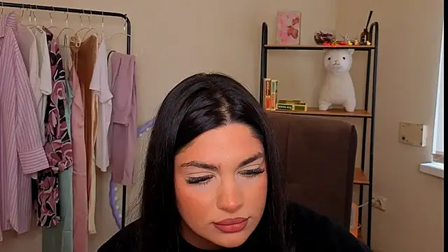 Snapshot of EstherrPeterson chatting on February 17, 10:01 am EstherrPeterson online show from February 17, 10:01 am