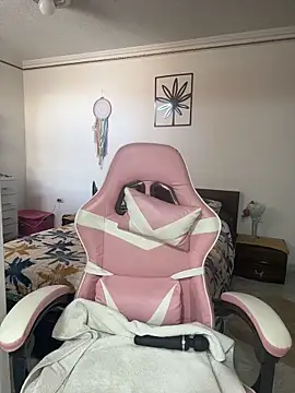 Kiarhatrixie1 online show from February 27, 5:46 pm