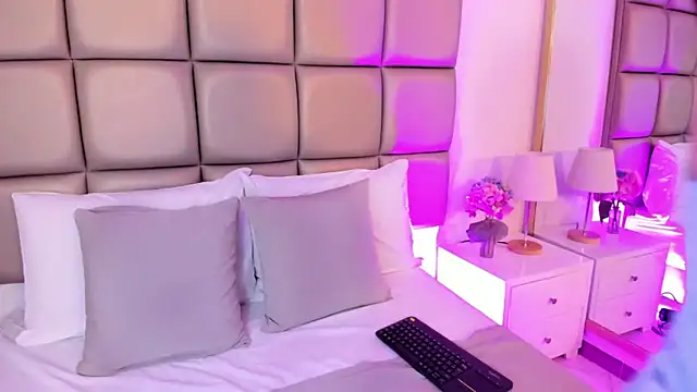 Snapshot of annybentleii chatting on March 31, 7:14 pm annybentleii online show from March 31, 7:14 pm