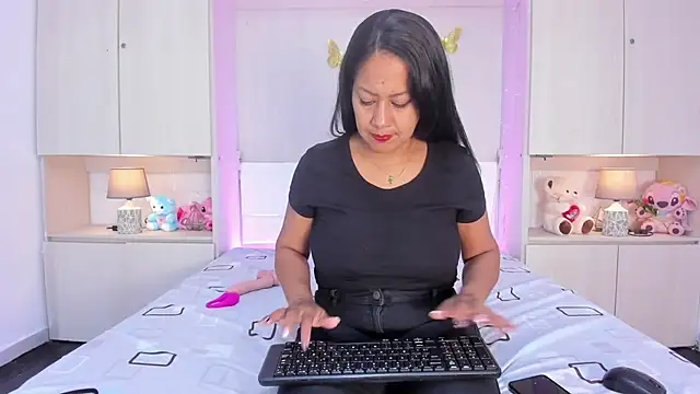 AllieBennet online show from June 13, 4:27 pm
