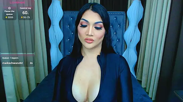 Snapshot of Laureen_Hilton chatting on February 21, 12:06 pm Laureen Hilton online show from February 21, 12:06 pm