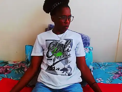 Snapshot of ChocoSlenderXXX chatting on April 28, 11:59 am ChocoSlenderXXX online show from April 28, 11:59 am