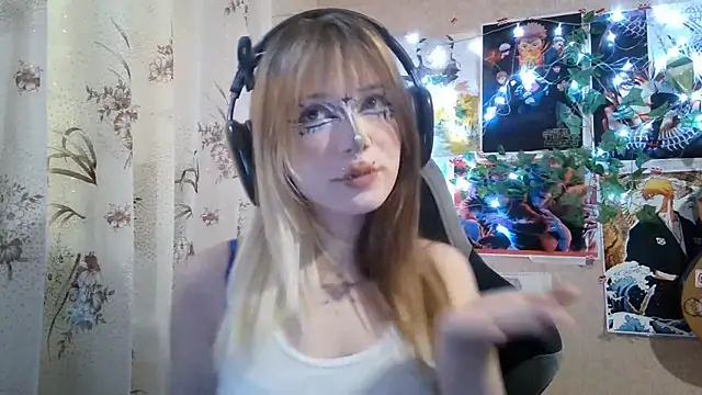 Snapshot of MilaTyan chatting on July 9, 4:11 pm MilaTyan online show from July 9, 4:11 pm