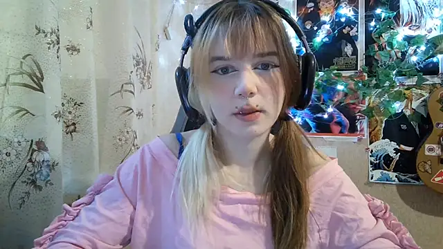 Snapshot of MilaTyan chatting on July 10, 4:20 pm MilaTyan online show from July 10, 4:20 pm