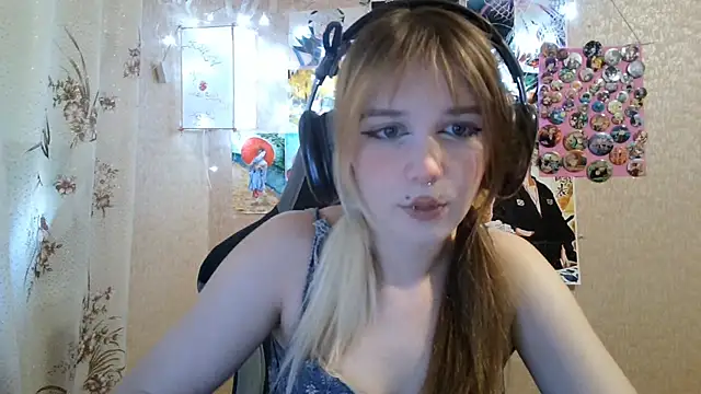 Snapshot of MilaTyan chatting on July 18, 1:59 pm MilaTyan online show from July 18, 1:59 pm