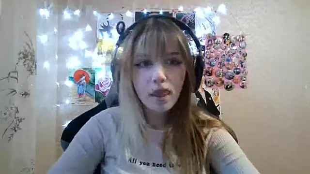 Snapshot of MilaTyan chatting on August 2, 2:04 pm MilaTyan online show from August 2, 2:04 pm