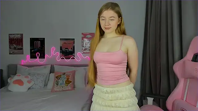 Snapshot of EvaRaee chatting on March 6, 3:36 am EvaRaee online show from March 6, 3:36 am