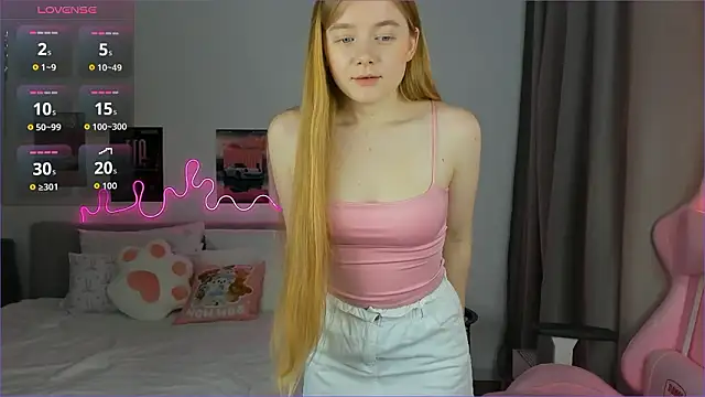 Snapshot of EvaRaee chatting on March 13, 6:20 am EvaRaee online show from March 13, 6:20 am