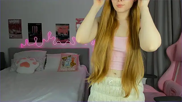 Snapshot of EvaRaee chatting on March 15, 3:56 am EvaRaee online show from March 15, 3:56 am