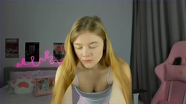 Snapshot of EvaRaee chatting on March 20, 3:55 am EvaRaee online show from March 20, 3:55 am