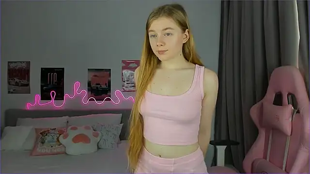 Snapshot of EvaRaee chatting on March 21, 8:19 am EvaRaee online show from March 21, 8:19 am