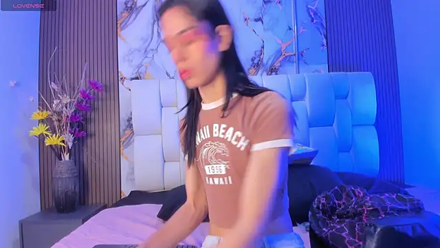 Snapshot of alisstarr chatting on March 30, 11:44 am alisstarr online show from March 30, 11:44 am