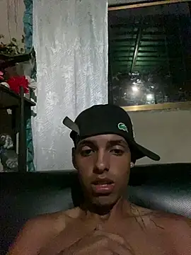 Snapshot of Alee_2005 chatting on February 24, 5:27 am Alee 2005 online show from February 24, 5:27 am