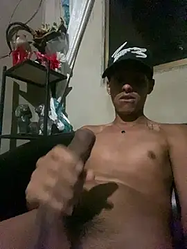 Snapshot of Alee_2005 chatting on March 10, 6:18 am Alee 2005 online show from March 10, 6:18 am