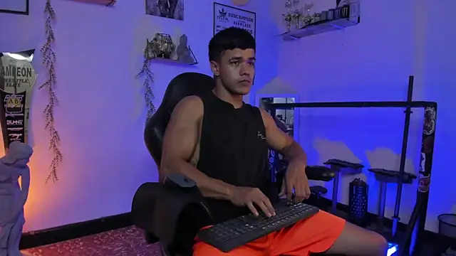 Snapshot of Rob_zaens33 chatting on February 22, 10:41 pm Rob zaens33 online show from February 22, 10:41 pm