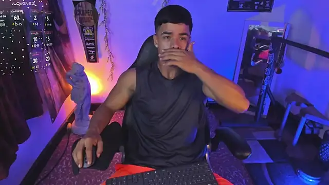 Snapshot of Rob_zaens33 chatting on March 4, 10:43 am Rob zaens33 online show from March 4, 10:43 am