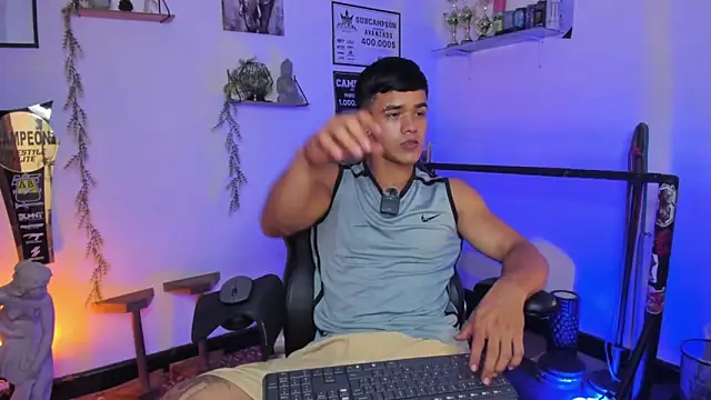 Snapshot of Rob_zaens33 chatting on March 5, 2:35 pm Rob zaens33 online show from March 5, 2:35 pm