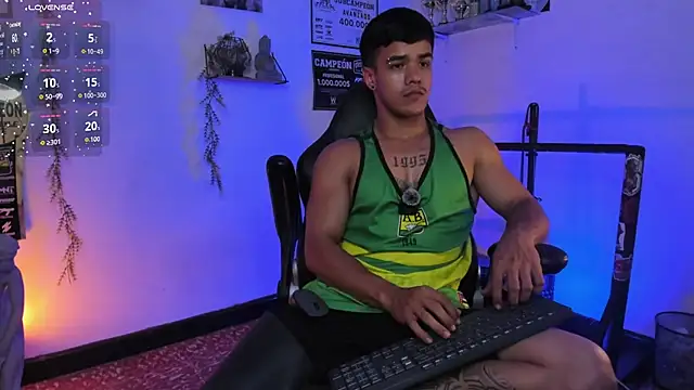 Snapshot of Rob_zaens33 chatting on March 10, 1:16 pm Rob zaens33 online show from March 10, 1:16 pm