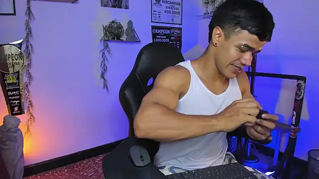 Snapshot of Rob_zaens33 chatting on March 11, 4:24 pm Rob zaens33 online show from March 11, 4:24 pm