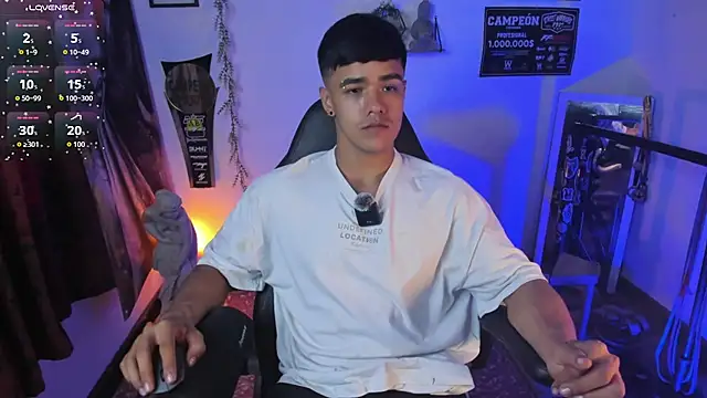 Snapshot of Rob_zaens33 chatting on March 13, 1:18 pm Rob zaens33 online show from March 13, 1:18 pm