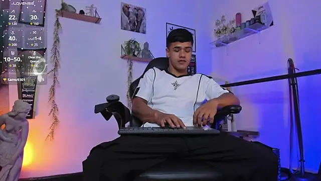 Snapshot of Rob_zaens33 chatting on March 19, 2:10 pm Rob zaens33 online show from March 19, 2:10 pm