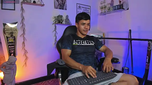 Snapshot of Rob_zaens33 chatting on March 24, 3:06 pm Rob zaens33 online show from March 24, 3:06 pm