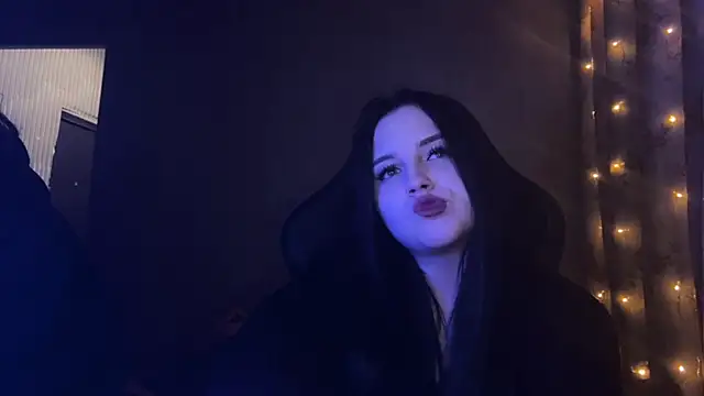 Snapshot of girlduoluv chatting on February 16, 11:34 pm girlduoluv online show from February 16, 11:34 pm