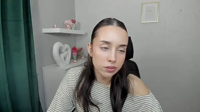 AdeleSolo online show from May 1, 5:34 am