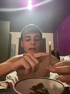 Snapshot of KailanDTD chatting on February 17, 12:18 am KailanDTD online show from February 17, 12:18 am