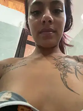 Snapshot of Emily-Fire chatting on April 2, 3:53 pm Emily-Fire online show from April 2, 3:53 pm