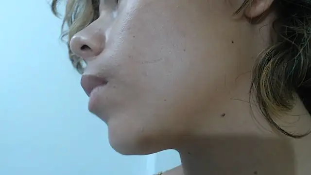 skinnysexy18 online show from June 11, 12:32 am