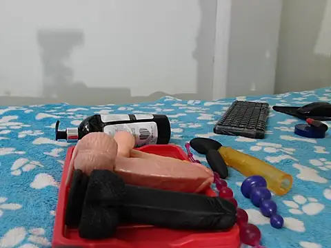 skinnysexy18 online show from June 14, 7:49 pm