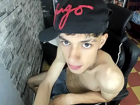 Snapshot of wex_077 chatting on March 6, 1:35 am wex 077 online show from March 6, 1:35 am