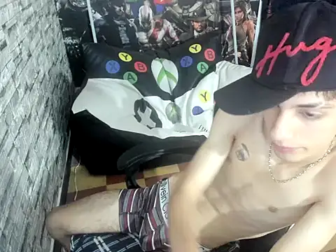 Snapshot of wex_077 chatting on March 10, 1:32 am wex 077 online show from March 10, 1:32 am