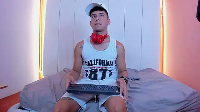 Snapshot of STEVEN_OS chatting on March 3, 8:31 am STEVEN OS online show from March 3, 8:31 am