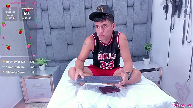 Snapshot of STEVEN_OS chatting on March 8, 8:29 am STEVEN OS online show from March 8, 8:29 am