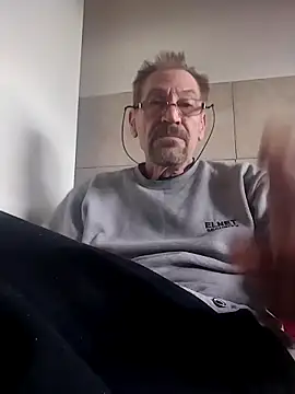 Snapshot of Costy601 chatting on April 10, 2:55 pm Costy601 online show from April 10, 2:55 pm